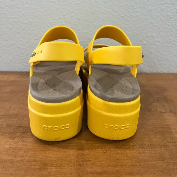 Crocs Brooklyn Low Wedge Canary - Picture 7 of 11